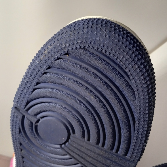 Air Jordan 1 Low GS 'Fire Pink Hyper Crimson' - Picture 6 of 7